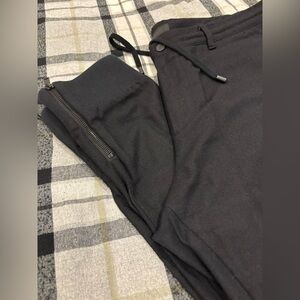 ARI Men's Black Jogger Pants